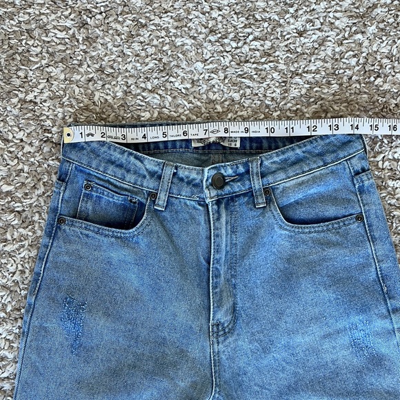 Boohoo Light Blue Wash 100% Cotton High Waist Mom Jeans Sz 6 - Picture 7 of 10